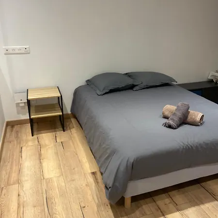 2 Lits Double Et 1 Canape Lit Avec Piscine Exterieure Bed & Breakfast *
